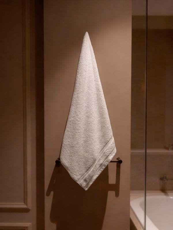 Hotel Xperience White Towel 650 GSM