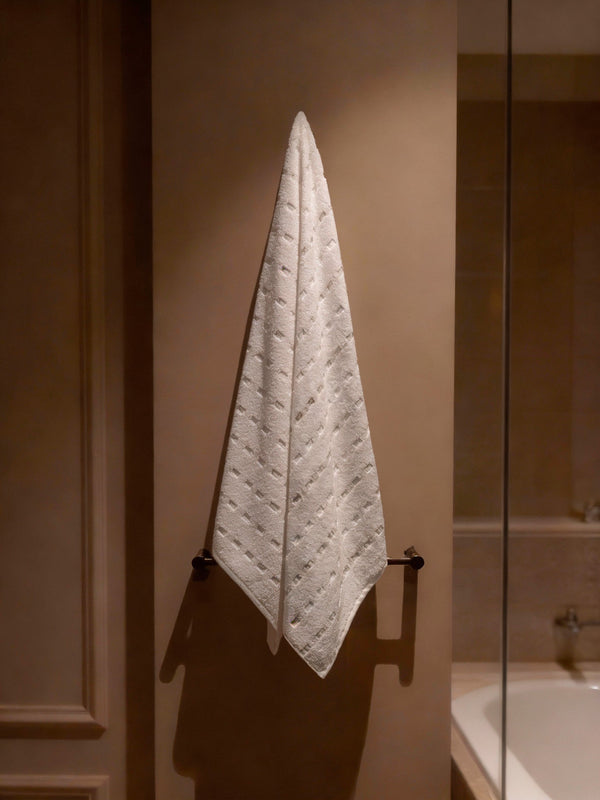 Hotel Xperience 550 GSM White Tricolor Towel
