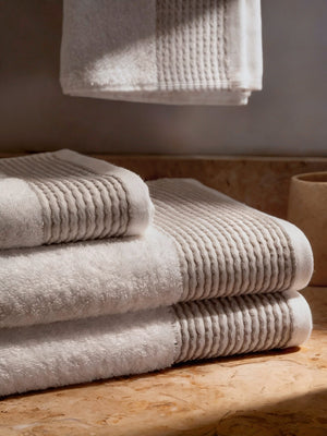 Xperience Hotel White Polystripe Towel 550 Gsm