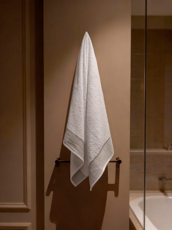 Xperience Hotel White Polystripe Towel 550 Gsm